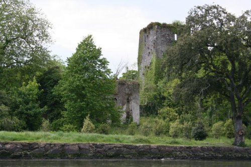 11 Templemichael W bank ruins C14 Geraldine castle and later church Templemichaael, on the west bank, has the ruins of a fourteenth-century Geraldine castle and a later church
