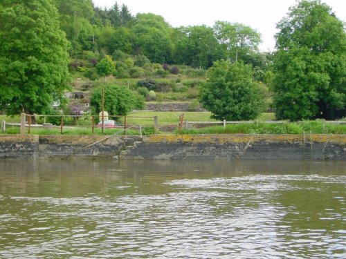 19 unidentified quay E near Clashmore Broad Ballynaclash Quay (I think) on the east side