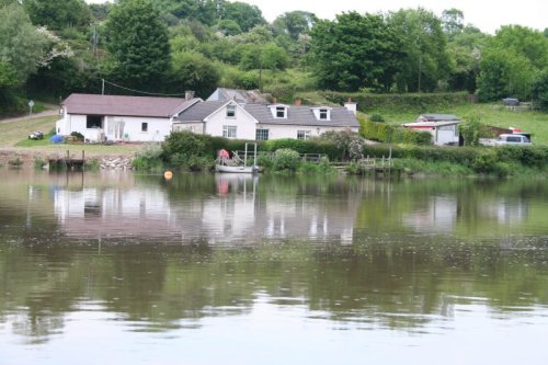 24 how nice to have boats at bottom of garden E Further up on the east side: how nice to have boats at the bottom of the garden
