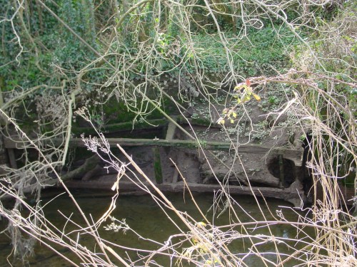 portlaw-lh-gate-from-rh-bank-low-tide-01 A gate from the far side