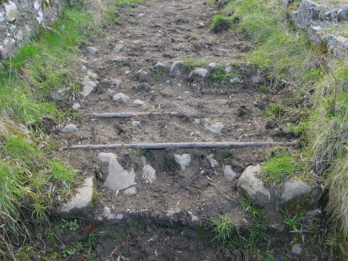 portlaw-tiebars-behind-rh-support-rod-01 Tiebars