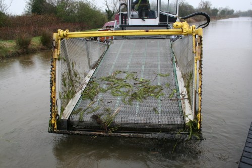 canal-weed-boat-at-lock-34-5_resize Modern canal weed-boat 1