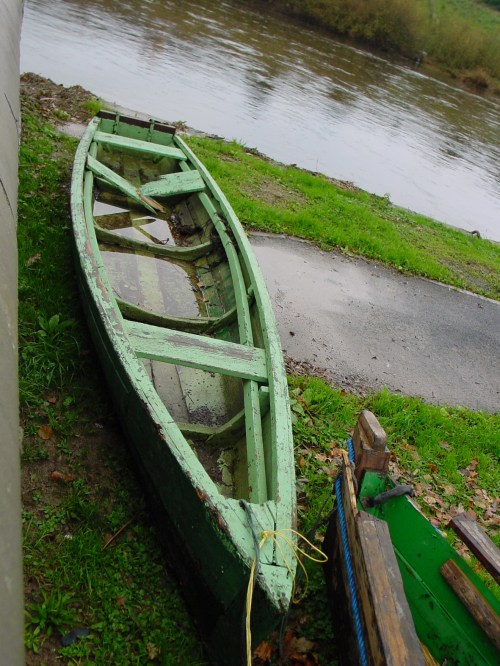 cots-ashore-01_resize A cot ashore in Carrick-on-Suir