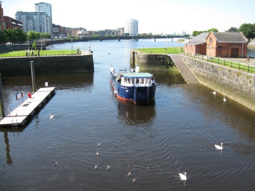 Inis Cealtra Arrives 002_resize Inis Cealtra approaching the sea lock in Limerick