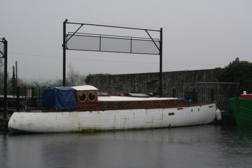 long-wooden-boat-at-shannon-harbour-1_resize Long boat at Shannon Harbour