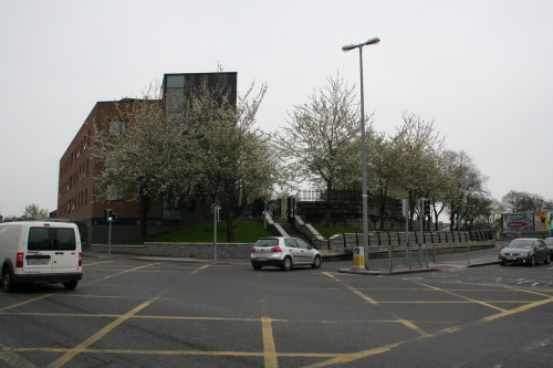 Street-level view of the far side of the aqueduct
