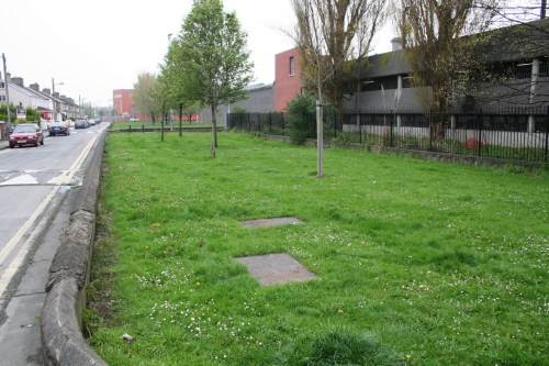 Looking north up the line of the canal from the car-park