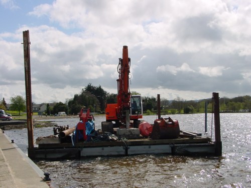 preparing-for-pile-driving-at-dromineer-12_resize Pontoon-mounted piledriver