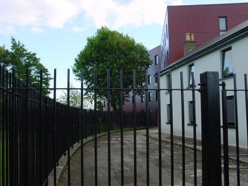 The line curves towards the (former) aqueduct and the Broadstone