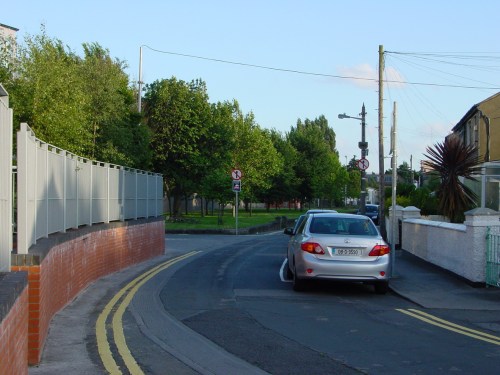 The west bank at the junction: Royal Canal Bank (looking south)