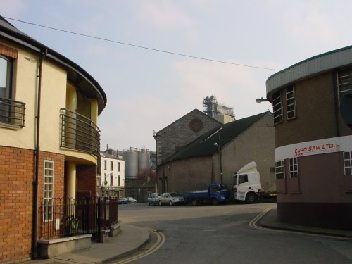 st-james-avenue-03_resize The curved building from St James's Avenue
