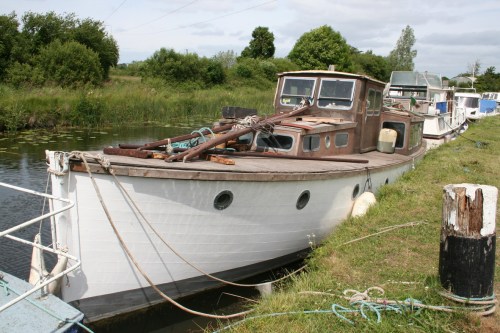 Unidentified long wooden boat at Shannon Harbour 1_resize Unidentified wooden boat at Shannon Harbour June 2009. Being renovated. Nice lines. I wonder what it was originally