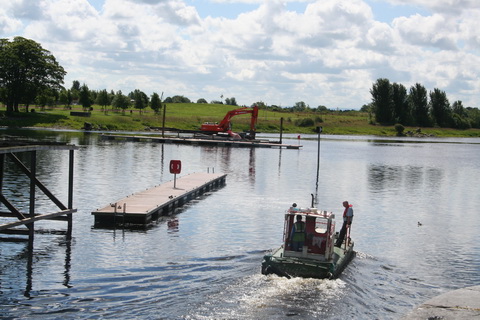 WB2 leaving Athlone Lock July 2010 2_resize