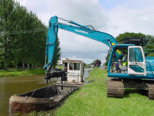 wi-at-work-tullamore-june-2007-10_resize Dredging near Tullamore