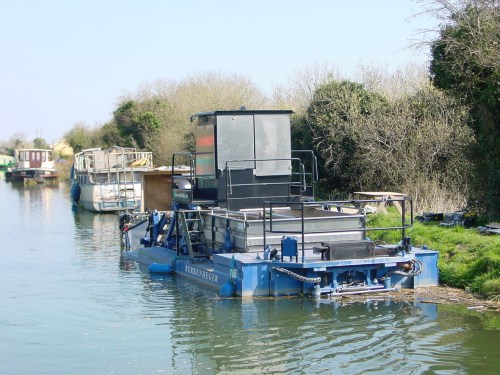 wi-weed-boat-at-hazelhatch-01_resize An older design