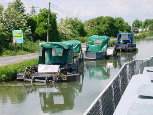 wi-weed-boats-near-disused-bnm-rly-bridge-01_resize Three weed-boats