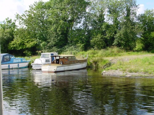 wooden-boat-in-carrybridge-01_resize Wooden boat at Carrybridge on Lough Erne