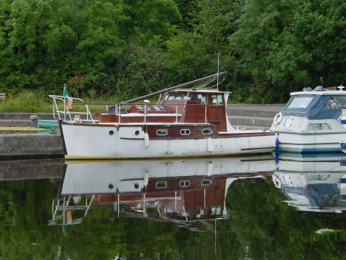 wooden-cruiser-dromaan-august-2008-01_resize Unidentified cruiser at Dromaan on Lough Derg