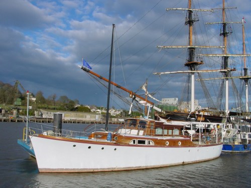wooden-vessels-in-waterford-01_resize Dunbrody and cruiser in Waterford