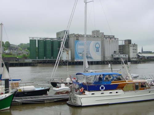 14-05-2006 12-12-02_0011_resize The left side of the river