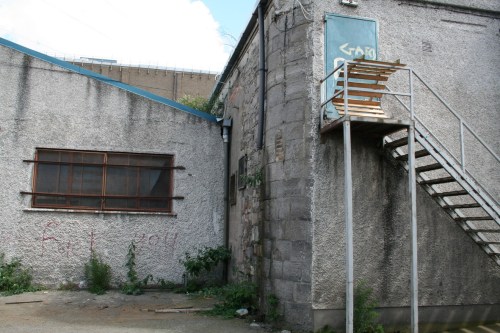 a-bit-of-stone-here-too-perhaps-remnant-of-inwards-store_resize Some stone from the Inwards store?