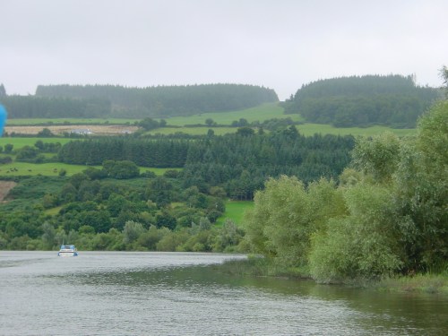 And approaching the sharp left bend to the east below Carrick 01_resize The cruiser ahead is about to take a sharp left to head east