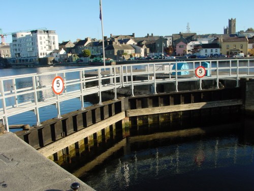 The upper gates, closed