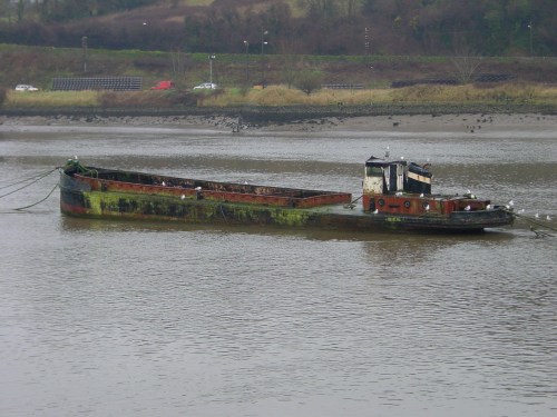 barge-waterford-suir-02_resize Former Guinness Liffey barge on the Suir in Waterford