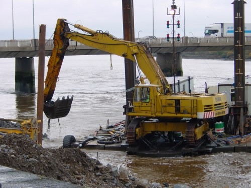 Dredging the channel below the sealock in Limerick
