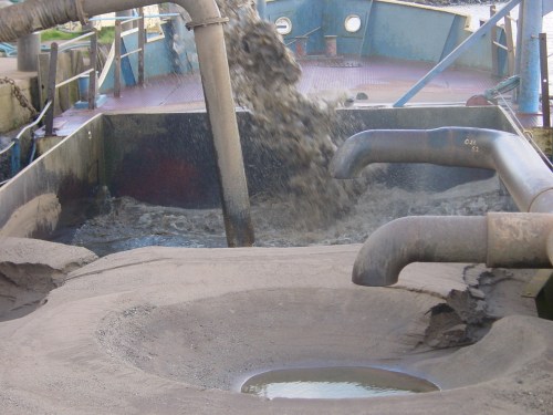 emptying-sand-barge-rams-island-06_resize Water is pumped in to form a slurry that can then be pumped out