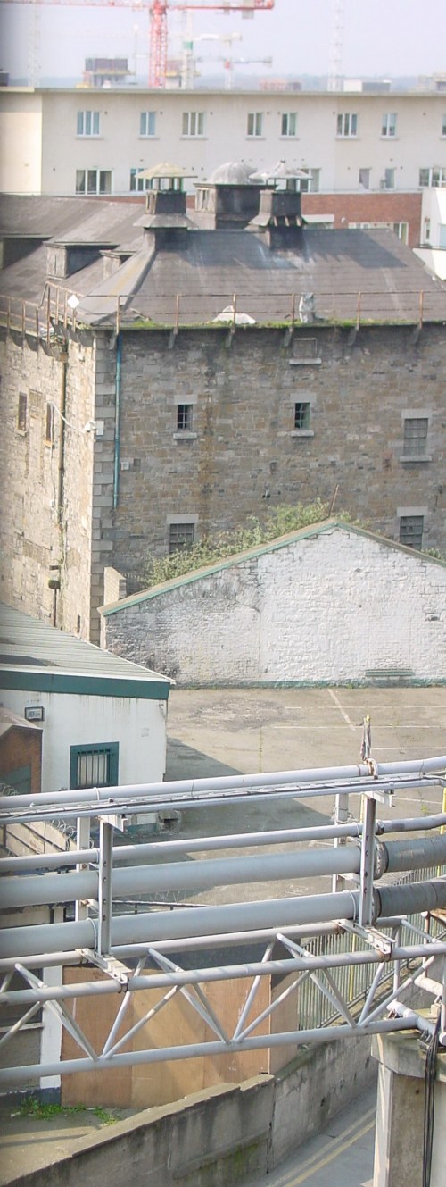 gc-docks-from-storehouse-06_resize The eastern end of the curved building