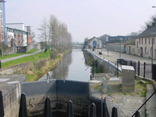 Grand Canal Harbour Limerick March 2007 01_resize Canal harbour, Limerick