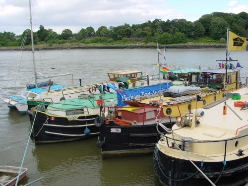 Heavy metal ready to descend 03_resize ... but where the heavy metal can take the ground – without paying City marina prices.