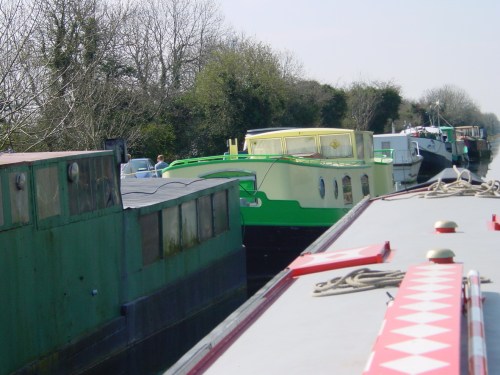 Line of boats at Hazelhatch 15_resize Non-striking design