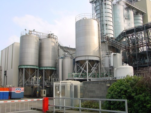 looking-in-a-gate-on-grand-canal-place_resize Looking in at Guinness