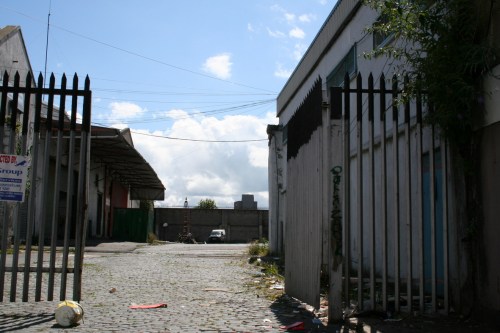 old-entrance-01_resize Looking down the yard