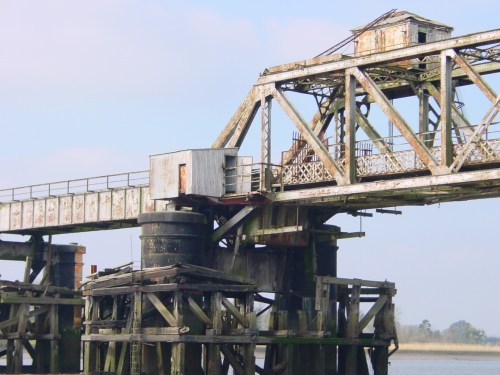 old railway bridge 03_resize The control cabin