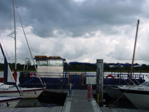 older-craft-perh-a-ferry-at-share-01_resize Unidentified trip-boat or ferry at Share Centre