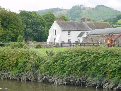 Roches Quay from upstream 02_resize Approaching Roches Quay on the right