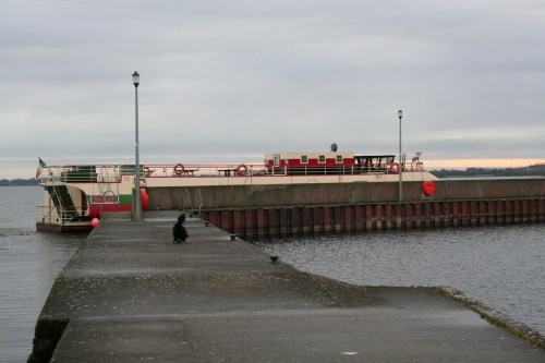 shannon-princess-01_resize1 Shannon Princess behind a wall