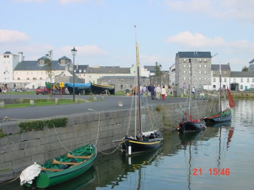 trad boats 01_resize Outside the wall of the basin