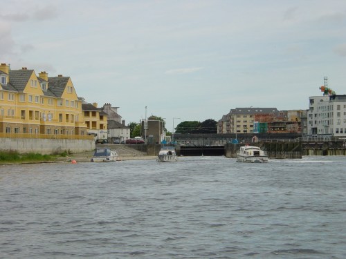 Boats entering and leaving the lock