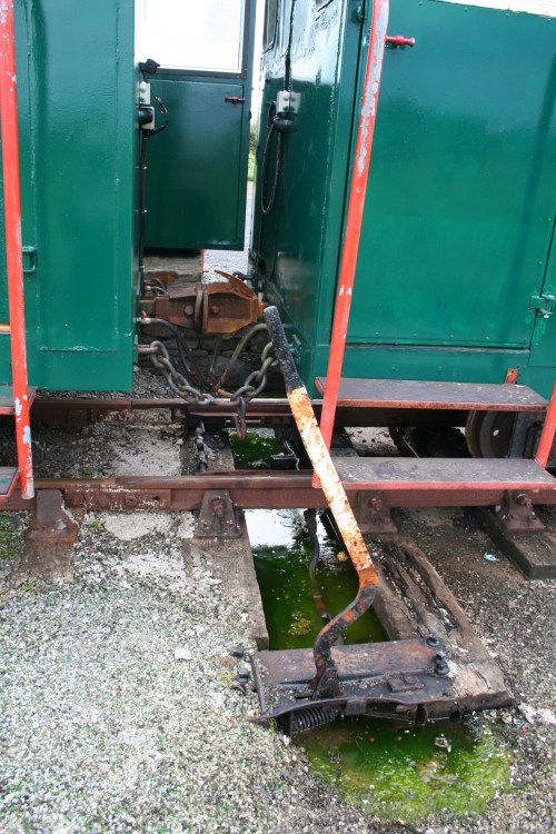 A pit 2_resize The link between the carriages and an unexplained pit