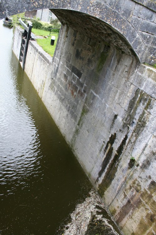 The bridge over the lower chamber