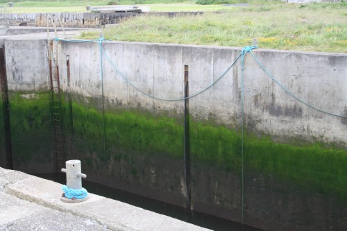 Bollard, rope and chain
