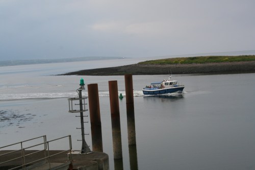 Dolphin Discovery II approaching the lock 1
