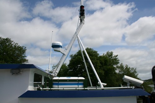 Inis Cealtra at Portumna 24_resize Radar. Is that a liferaft below the mast tripod?