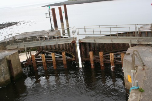 Lower gate emptying the chamber