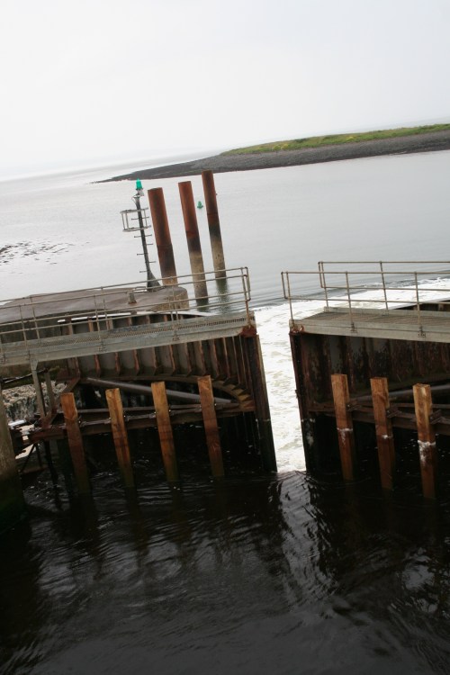 Lower gates emptying the chamber 2