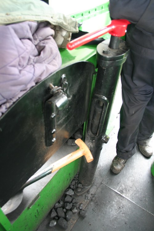 Manual brake_resize Manual brake (the vertical column)